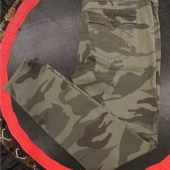 Woman's True Religion Camouflage Jeans - Picture 3 of 10